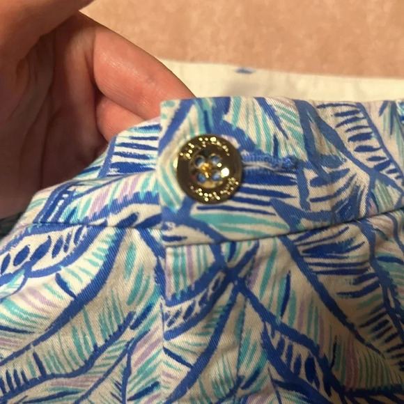 Lilly Pulitzer “The Jayne Stretch Short 7” Inseam” - Picture 5 of 5